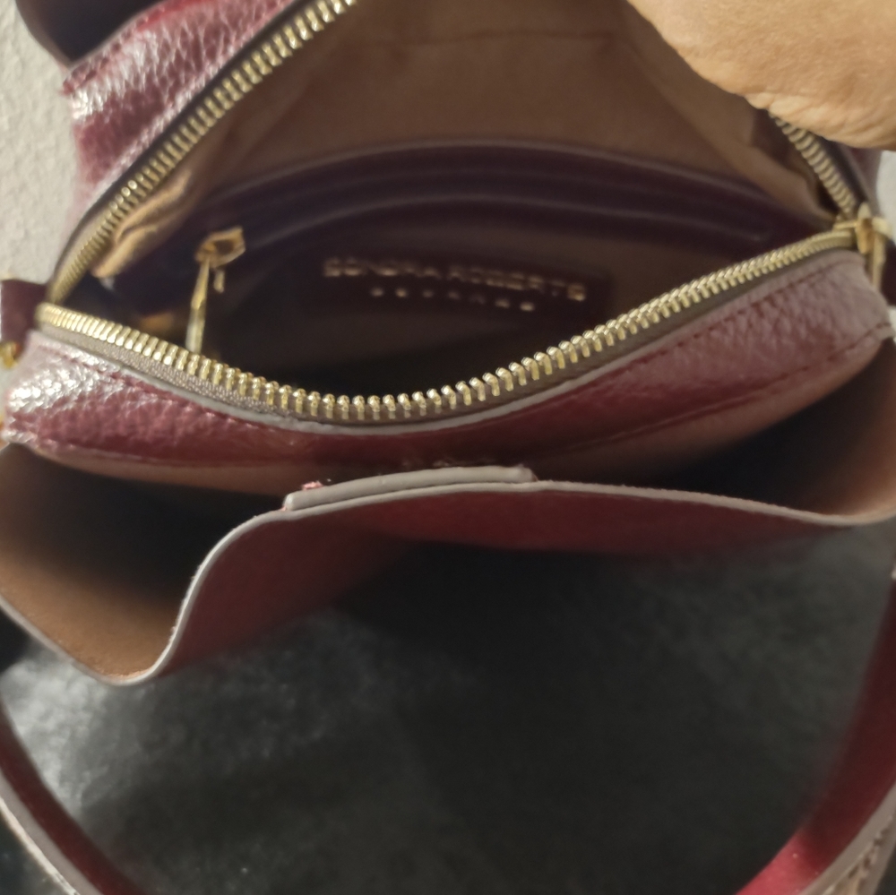 Women's Handbag - Picture 3 of 4